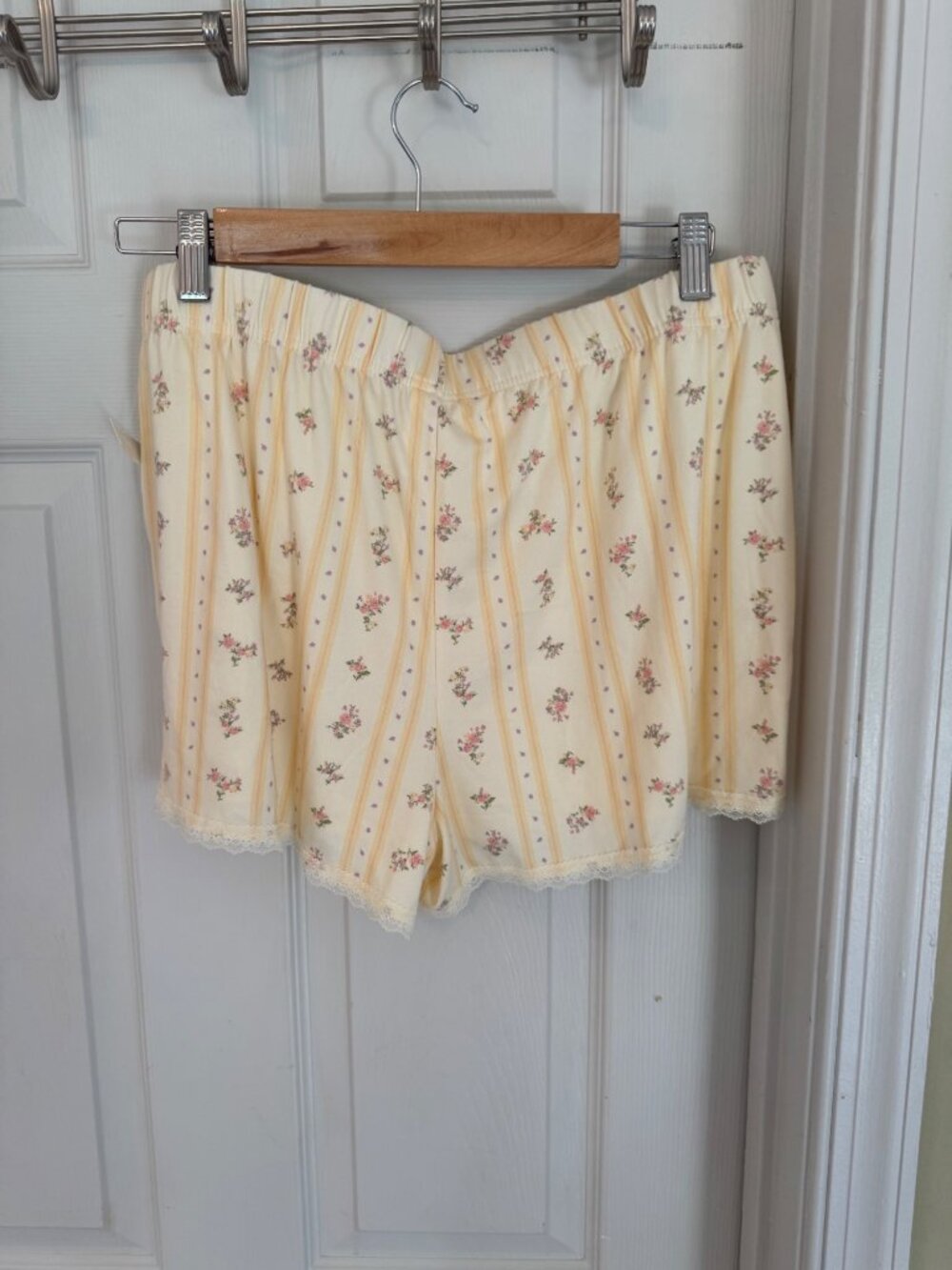 Laura Ashley Oh So Soft Floral Pajama Set Size Large NWT - Picture 8 of 8